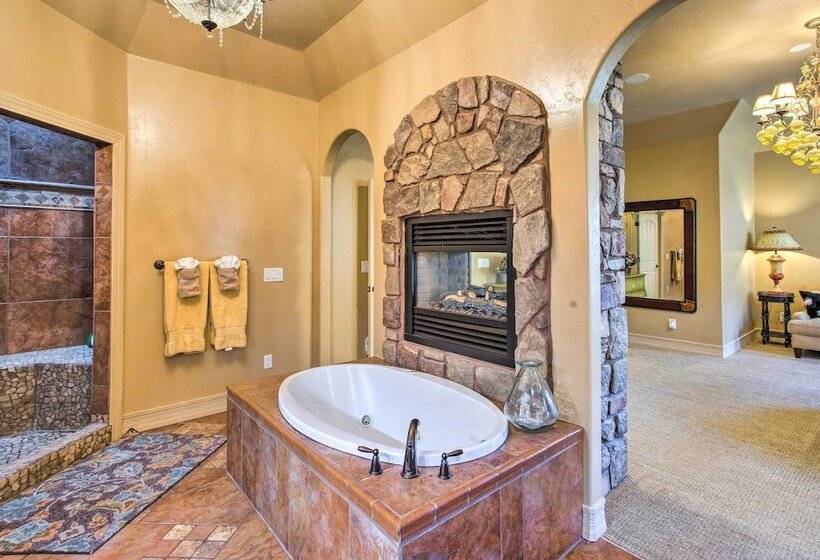 Spacious Grand Junction Home W/ Mountain View