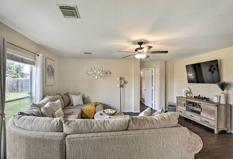 Spacious Houston Home ~ 22 Mi To Downtown!