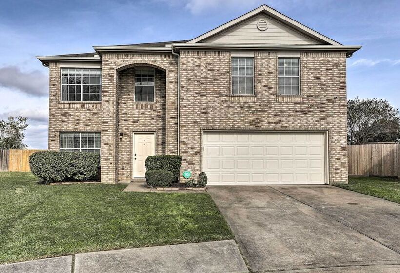 Spacious Houston Home ~ 22 Mi To Downtown!