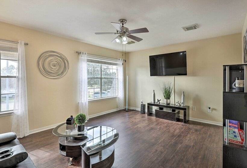 Spacious Houston Home ~ 22 Mi To Downtown!
