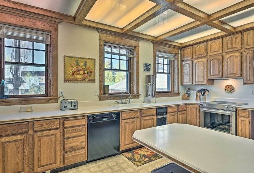 Spacious  Old Saguache Manor    Built In 1914