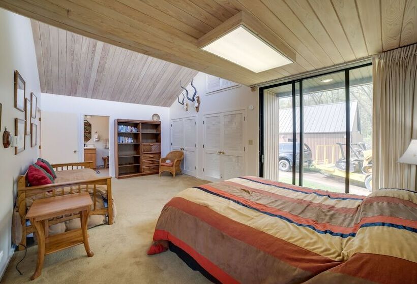 Spacious Plymouth Hideaway On Acreage W/ Lake!