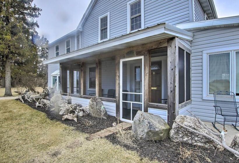 Spacious Sheboygan Home W/ Grill & Fire Pit!