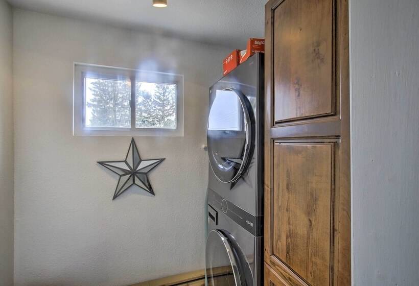 Spacious Sheboygan Home W/ Grill & Fire Pit!