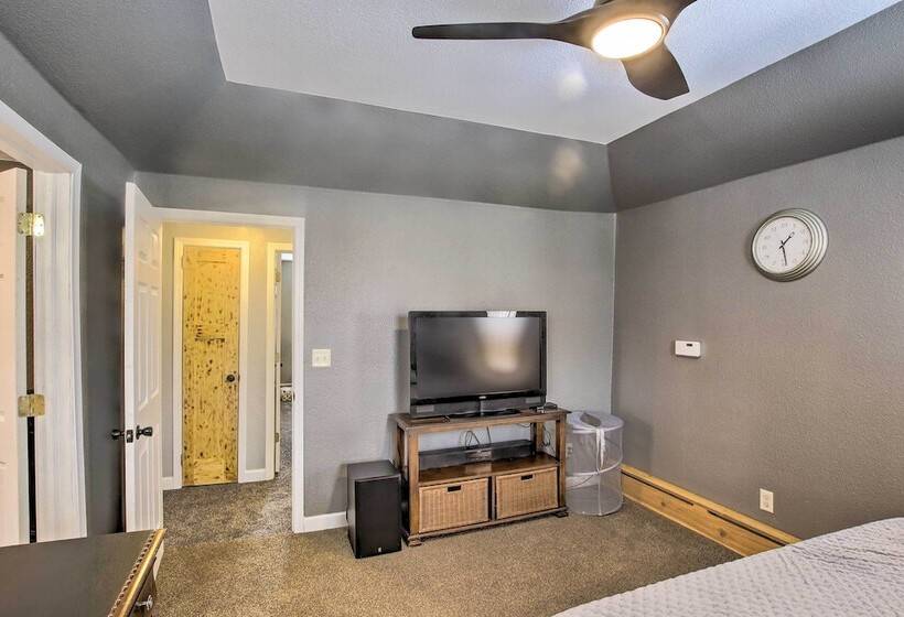 Spacious Sheboygan Home W/ Grill & Fire Pit!