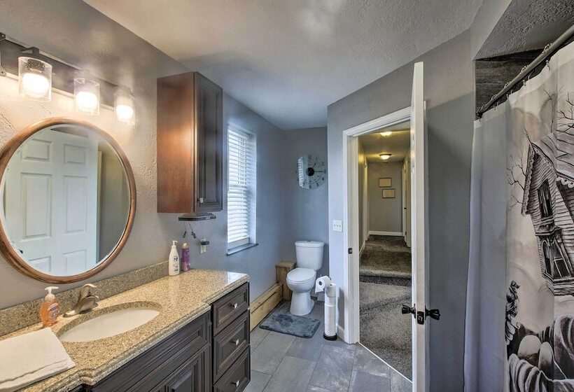 Spacious Sheboygan Home W/ Grill & Fire Pit!