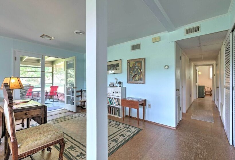 Stair Free Lexington Home W/ Blue Ridge Mtn Views!