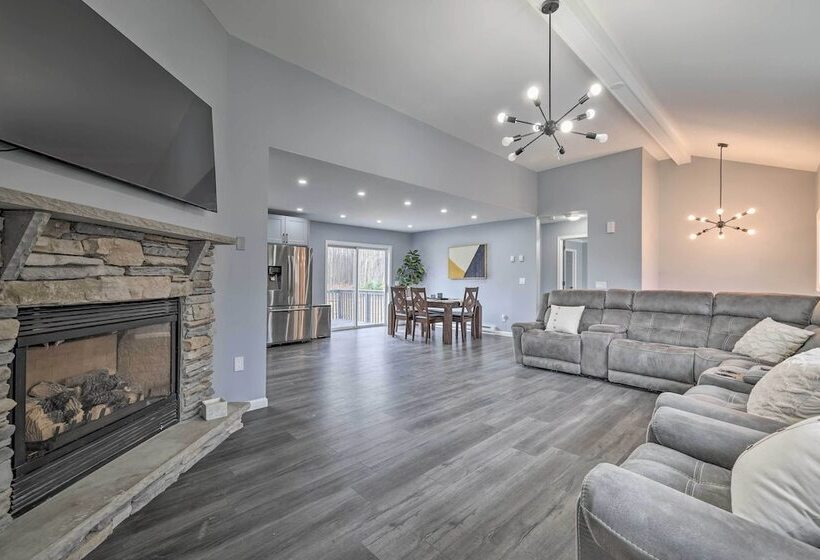 Poconos Vacation Rental W/ Hot Tub, 7 Mi To Skiing