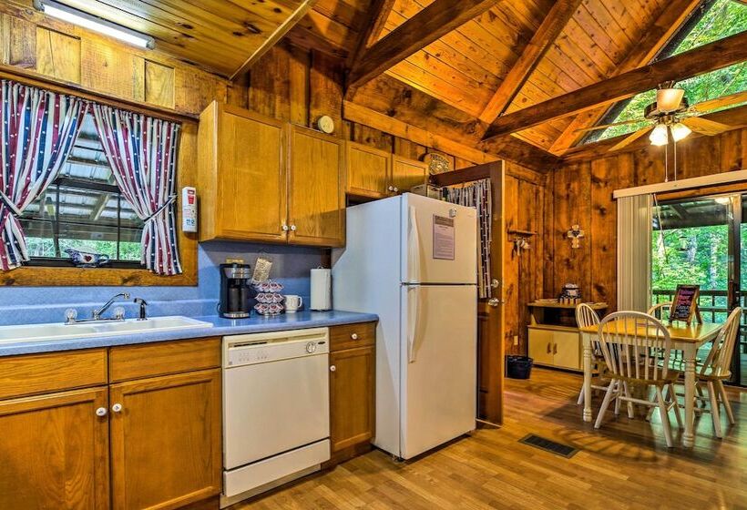Tellico Plains Cabin   25 Acres, Backyard Creek!