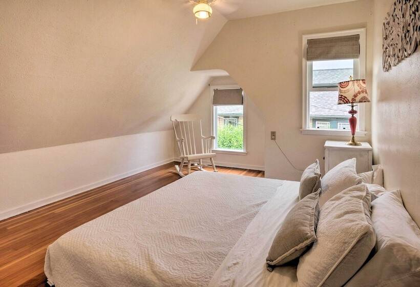 The Old Mccullough Home W/ Rooftop Deck, View