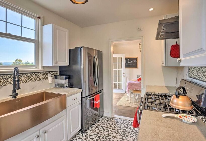 The Old Mccullough Home W/ Rooftop Deck, View