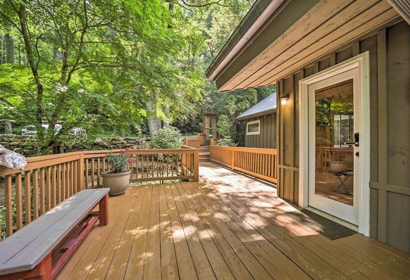 Tranquil Highlands Cottage With Fire Pit & Stream!