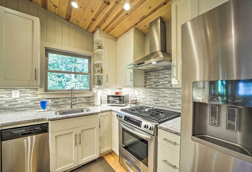 Tranquil Highlands Cottage With Fire Pit & Stream!