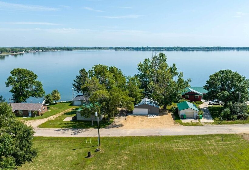 Lakefront Cabin W/ Hot Tub & Patio In Lake Norden