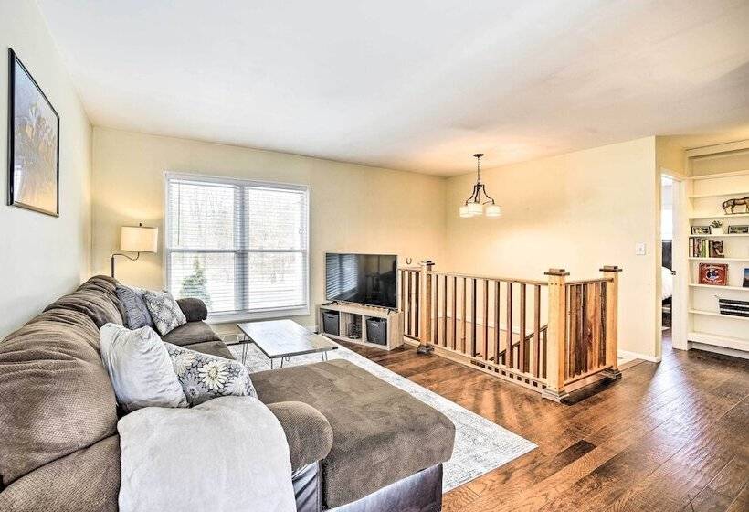 Updated Home In The Heart Of Saratoga Springs