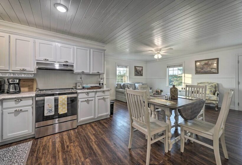 Waterfront Dunlap Cottage: Large Yard + Views