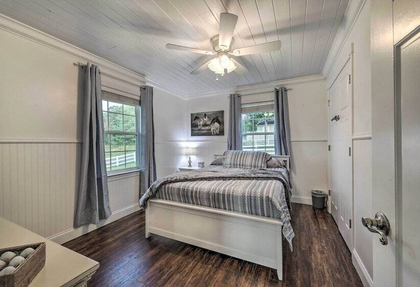 Waterfront Dunlap Cottage: Large Yard + Views
