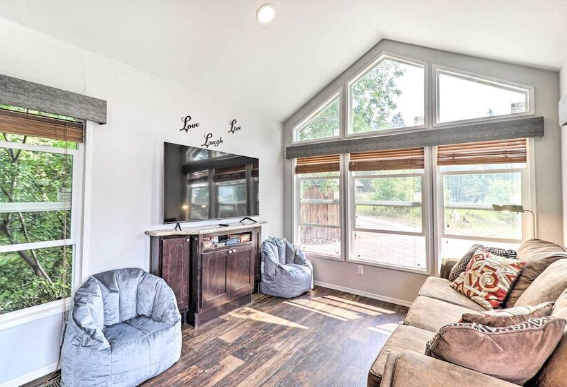 Wilderness Glamping: Eureka Tiny Home W/ Hot Tub!