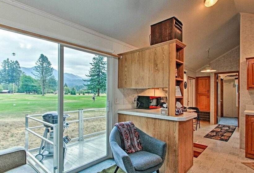 Woodsy Packwood Haven W/ Golf Course Access!
