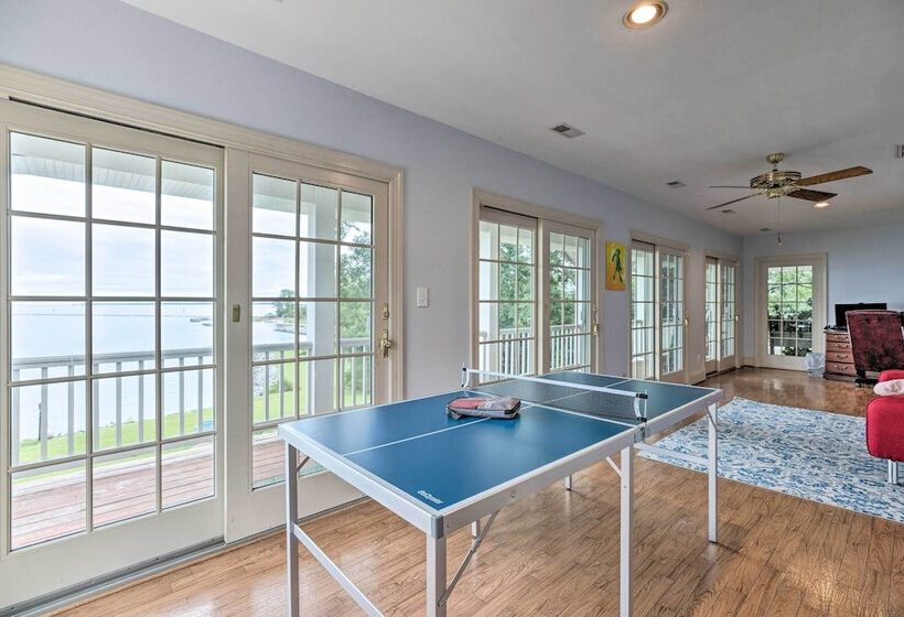 Beachfront Urbanna Home W/ Gas Grill & Deck!