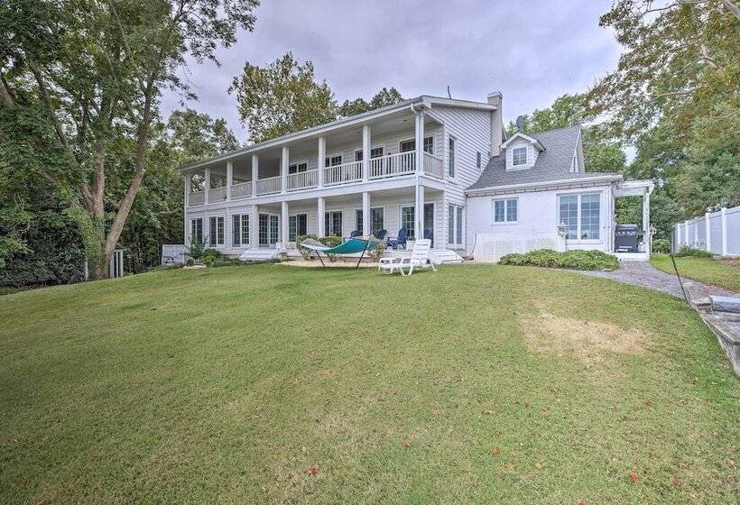 Beachfront Urbanna Home W/ Gas Grill & Deck!