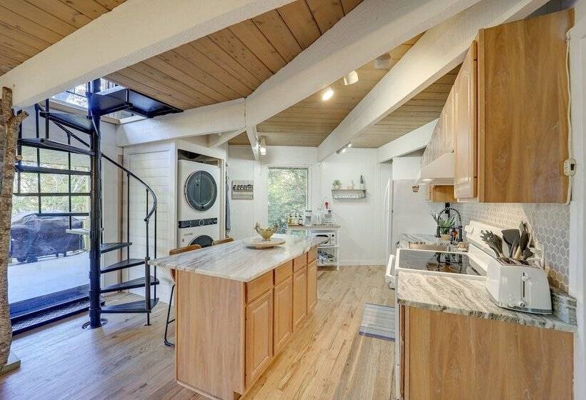 Beech Mountain Cabin W/ Hot Tub: 1 Mi To Slopes!