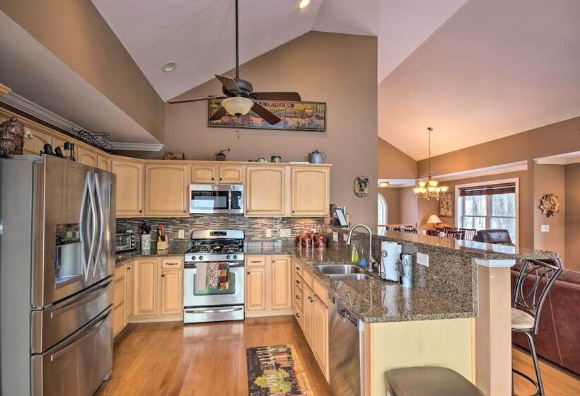 Beech Mountain Retreat W/ Open Deck: 2 Mi To Ski!