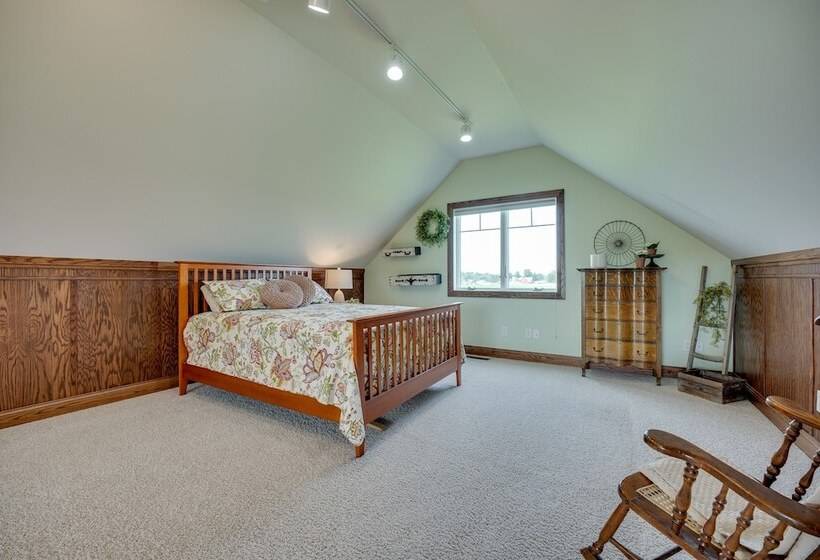 Blue Birds Perch: Stunning Home On Private Hilltop