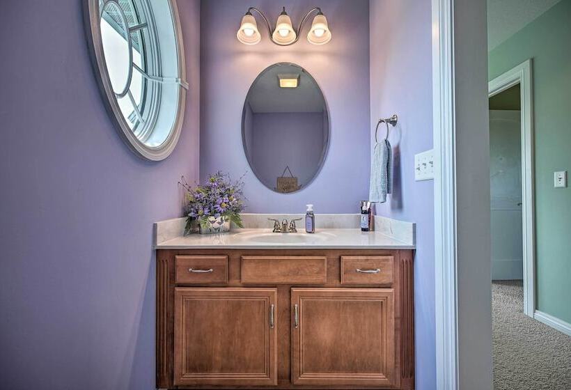 Blue Birds Perch: Stunning Home On Private Hilltop