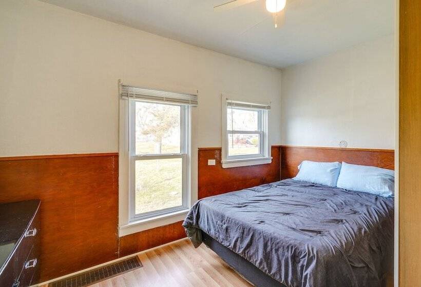 Cedar Rapids Vacation Home Near Downtown District!