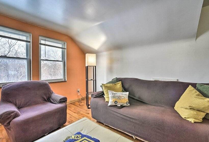 Charming Detroit Escape   14 Mi To Downtown!