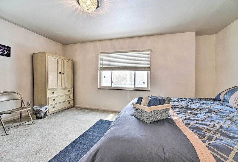 Charming Detroit Escape   14 Mi To Downtown!