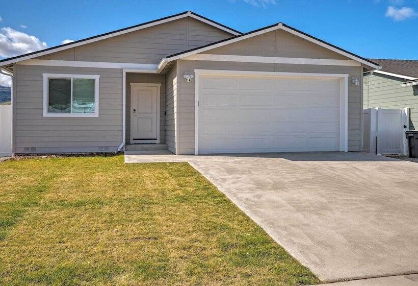 Charming Home W/ Mtn & Columbia River Views!