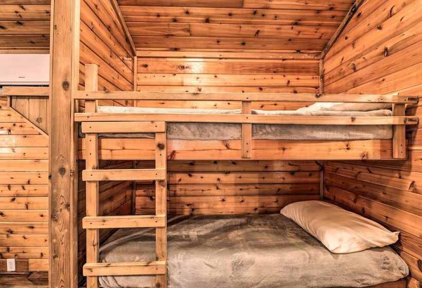 Charming New Bern Log Cabin   Pets Welcome!