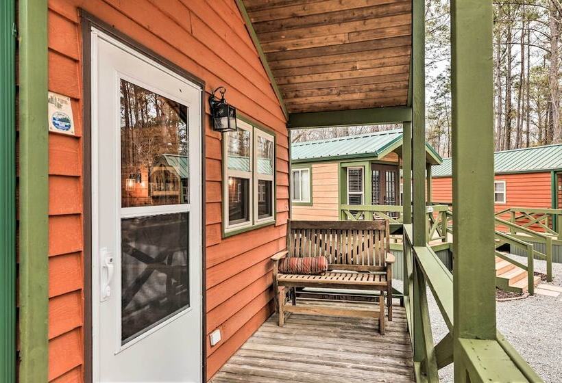 Charming New Bern Log Cabin   Pets Welcome!