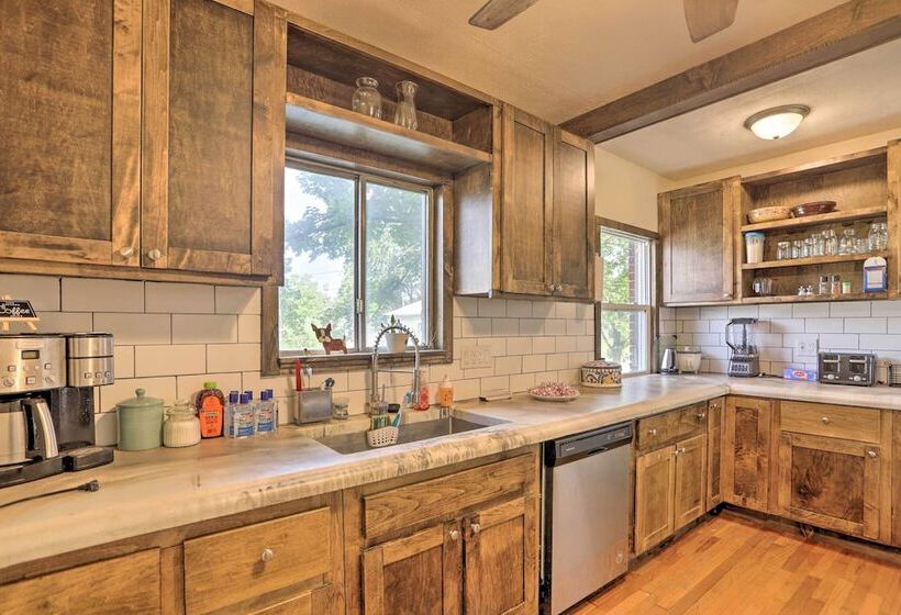 Cleveland Area Home W/ Deck < 10 Mi To Dtwn!