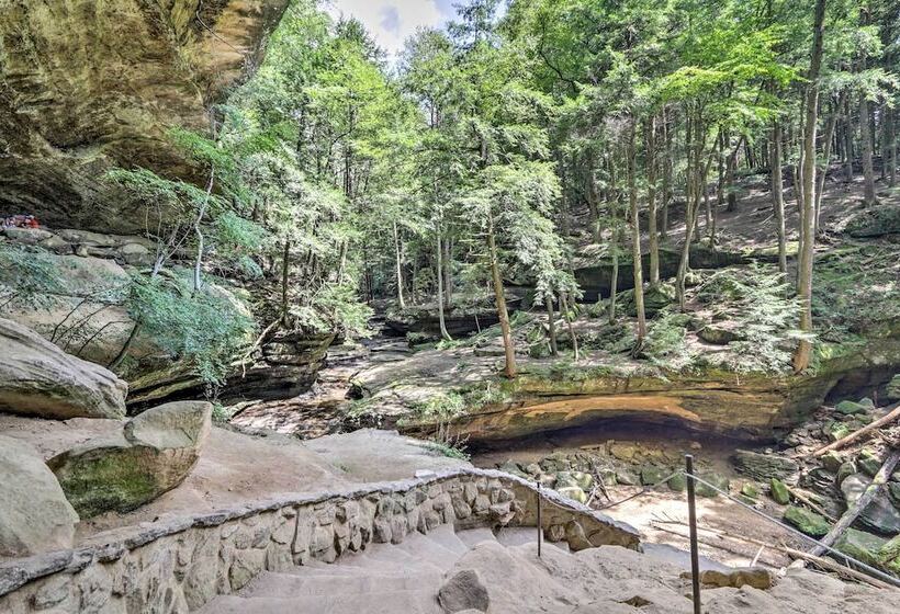 Clover Cabin  W/ Hot Tub+deck In Hocking Hills!
