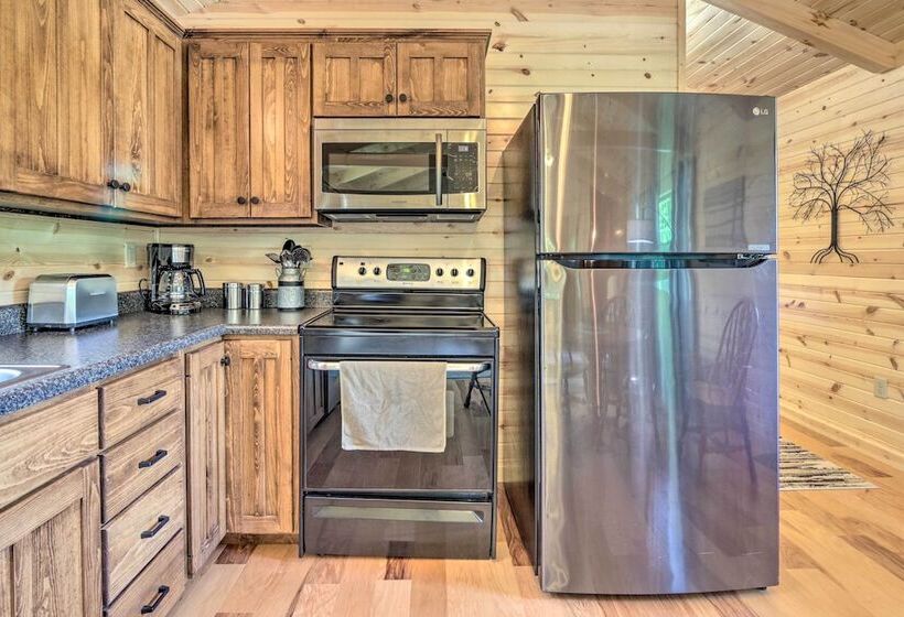 Clover Cabin  W/ Hot Tub+deck In Hocking Hills!