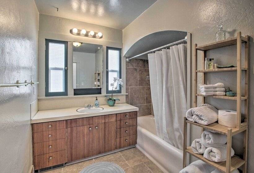 Convenient Preston Retreat W/ Private Yard!