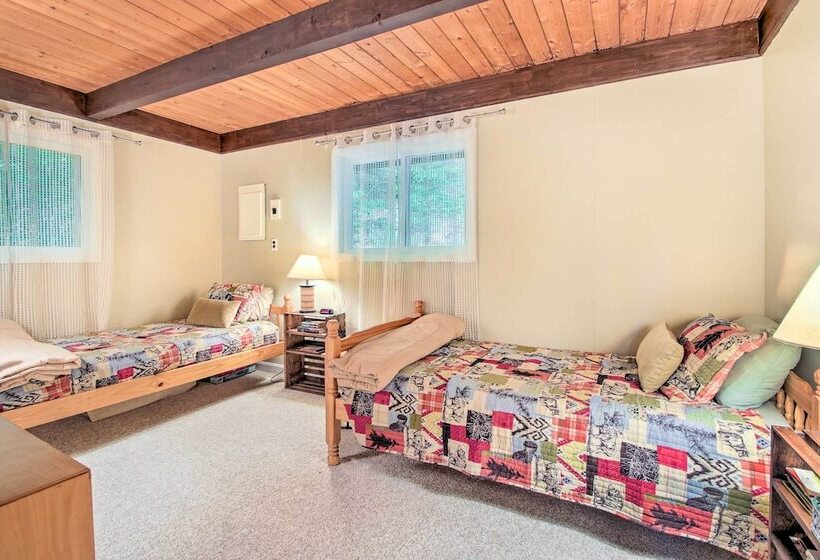 Conway Area Chalet W/ Mountain Views & Fire Pit!