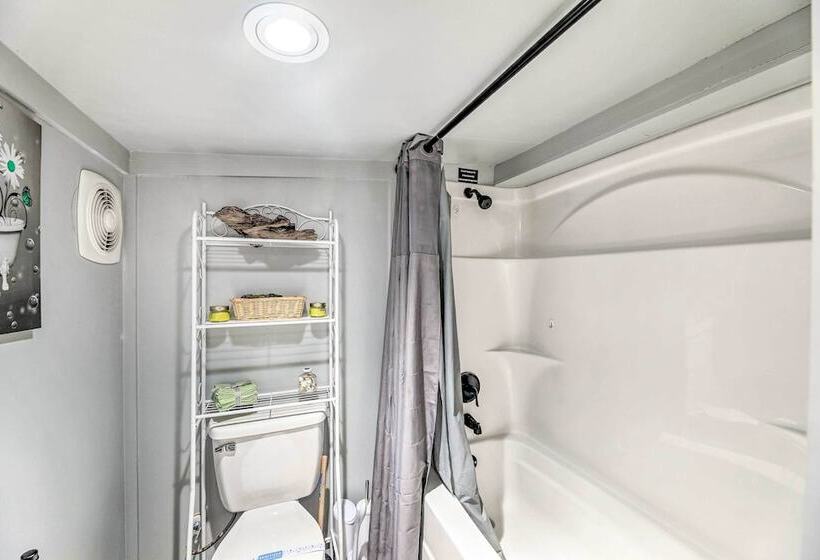 Cottage With Patio & Shared Waterfront Perks!