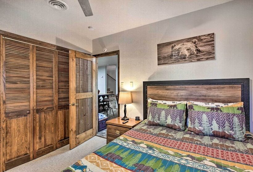 Cozy Angel Fire Escape W/ Golf Course Views!