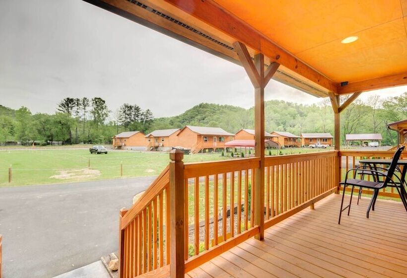 Cozy Bryson City Cabin 5 Miles To Downtown!