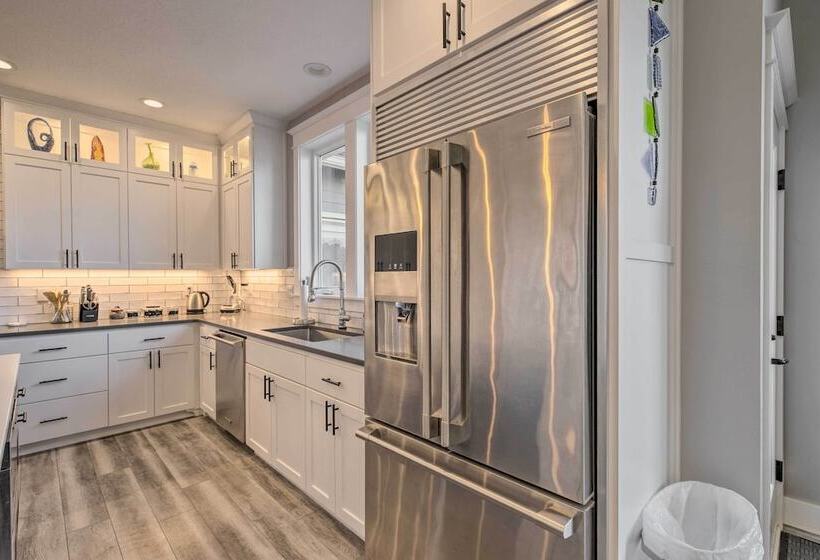 Cozy Depoe Bay Home < 1 Mi To Pirate Cove!