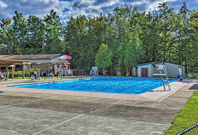 Cozy Lake Ariel Home W/ Community Amenities!