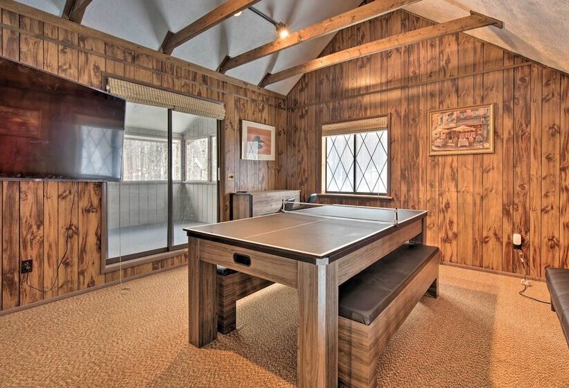 Cozy Lake Ariel Home W/ Community Amenities!