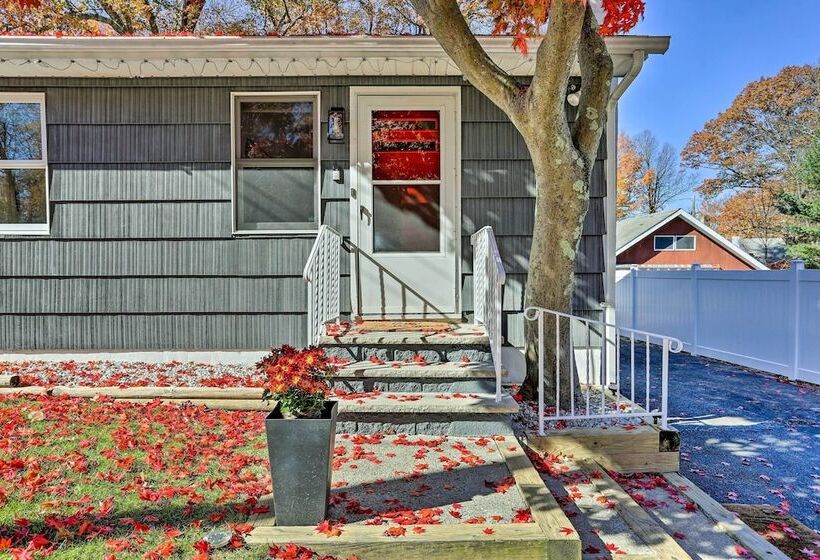Delightful Home W/ Fire Pit, Walk To Lake!