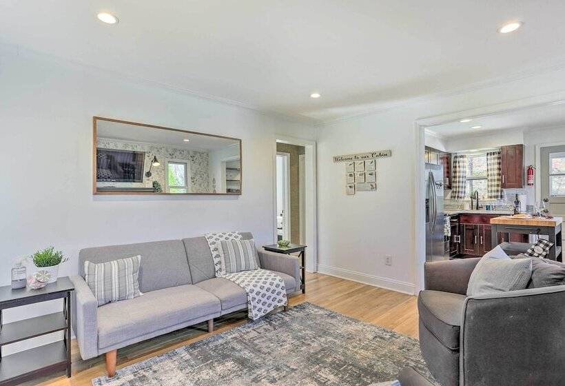 Delightful Home W/ Fire Pit, Walk To Lake!