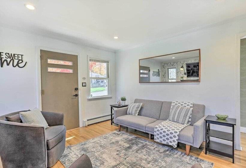 Delightful Home W/ Fire Pit, Walk To Lake!