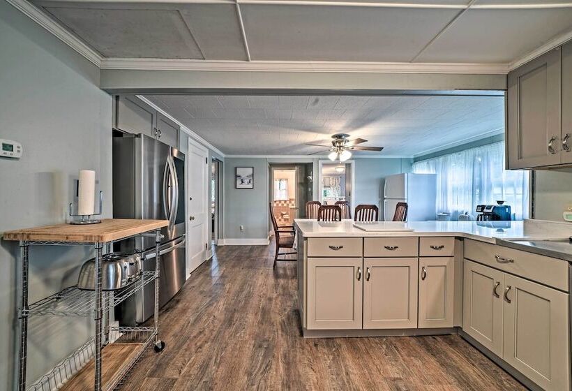 Dreamy Waterfront Home W/ Grill: Boat & Ski!